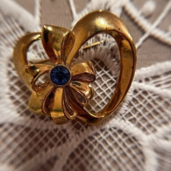 Vintage Avon Heart Brooch Pin - Picture 1 of 6